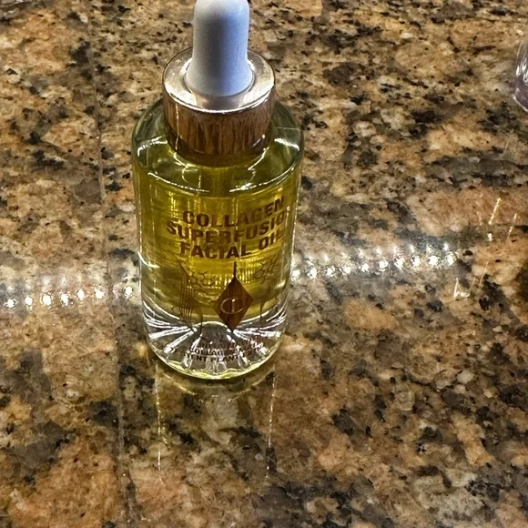 Charlotte Tilbury Collagen Superfusion Facial Oil Full Size - Picture 2 of 3